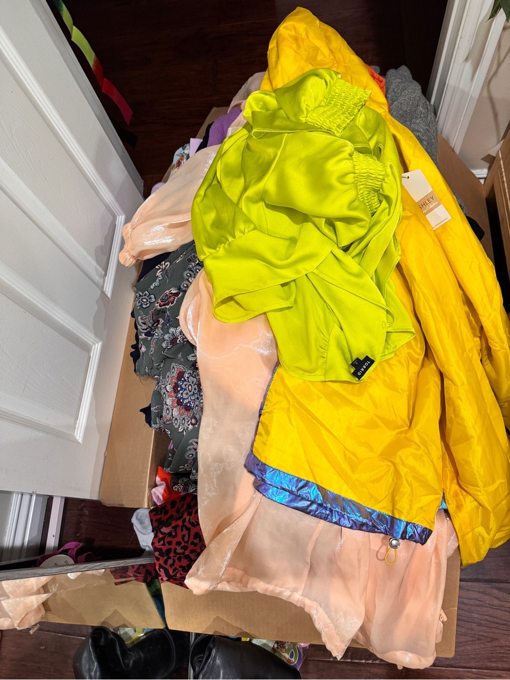 PLUS-SIZE CLOSET CLEAN-OUT: 160 PIECES - Picture 3 of 6
